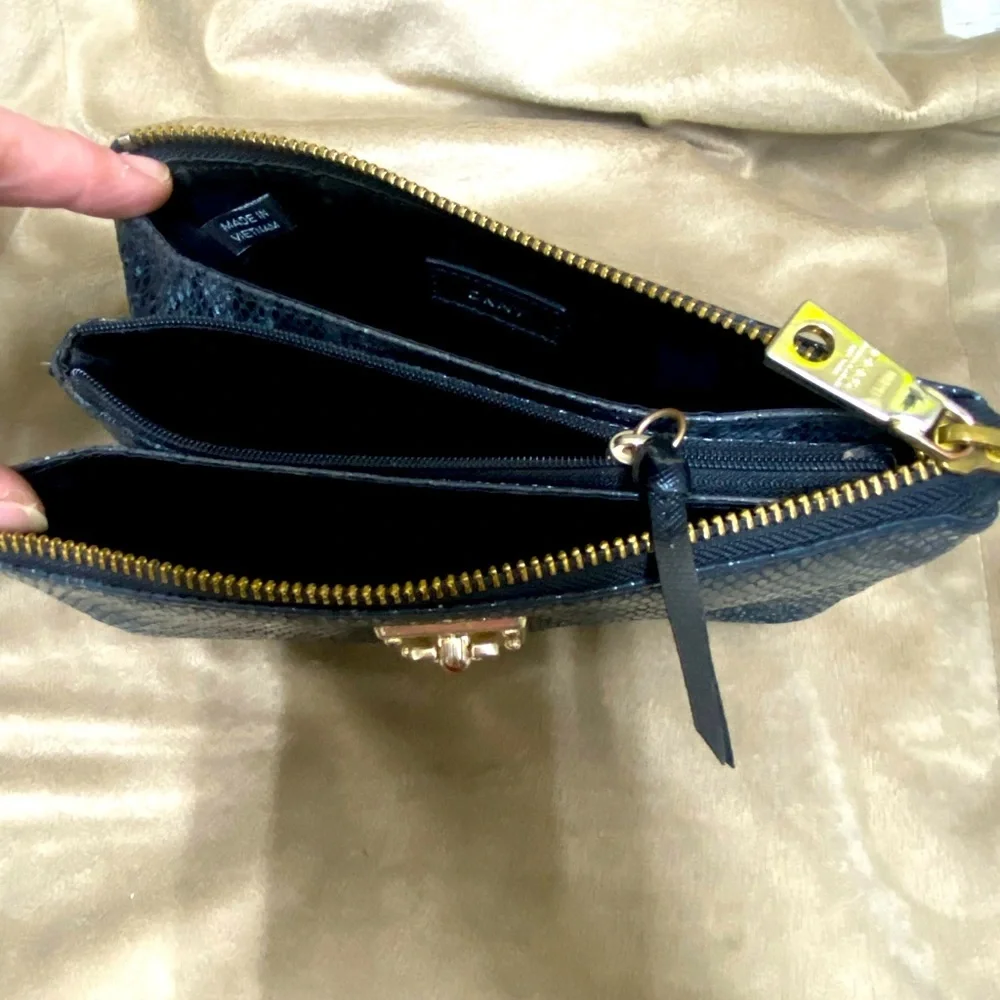 Dkny clutch wallet